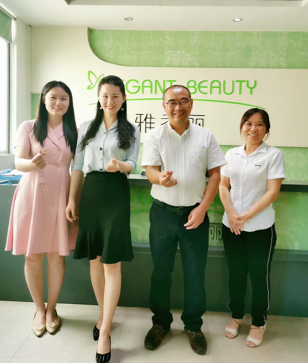 龍華區工商聯（總商會）秘書處走訪深圳花季传媒APP免费下载安装化妝用品有限公司